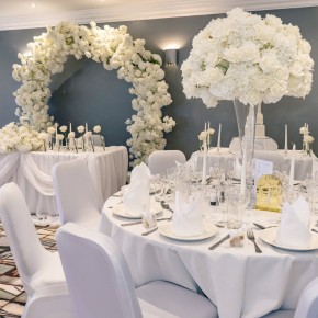 Wedding flowers at London Croydon Aerodrome Hotel.
